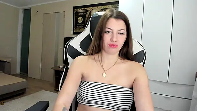 EmiLovsi webcam