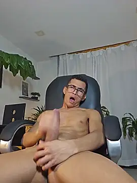 TOMBOYSEXX live cam on StripChat