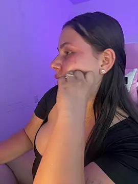 Ivonny_Goldie live cam on StripChat