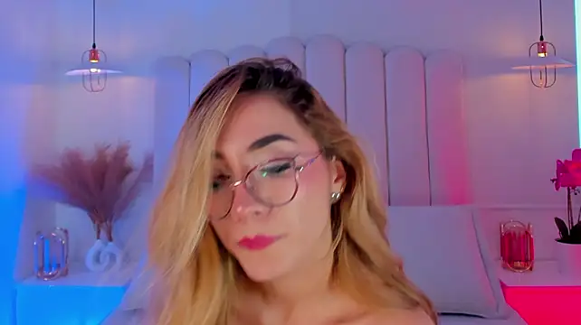 SophieLafont live cam on StripChat