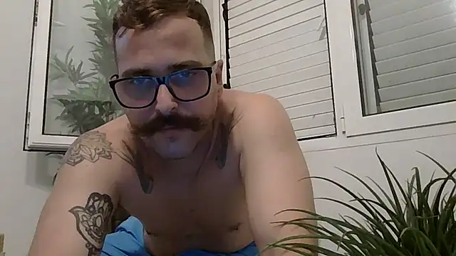 yanick931 live cam on StripChat