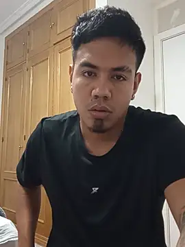 Justinhot69 live cam on StripChat