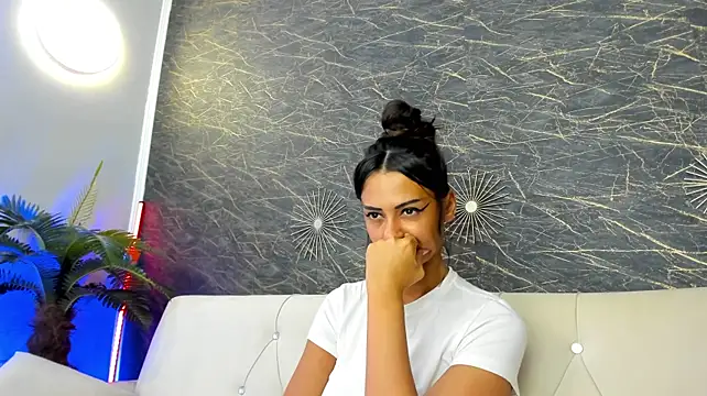 Belle_Emmanuelle live cam on StripChat