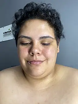 Hailey_Curvy webcam