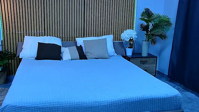 EmeraldGlow live cam preview