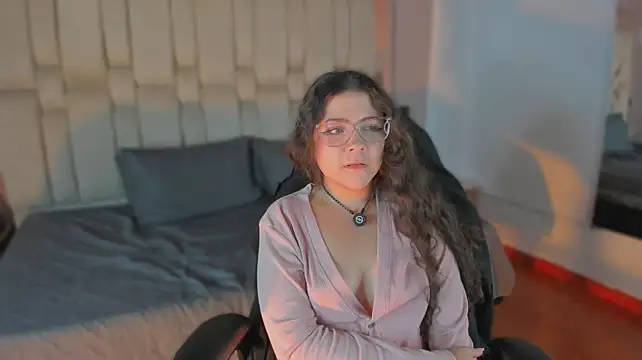 LilithBloom7 webcam