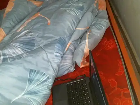 prettyl8 live cam on StripChat