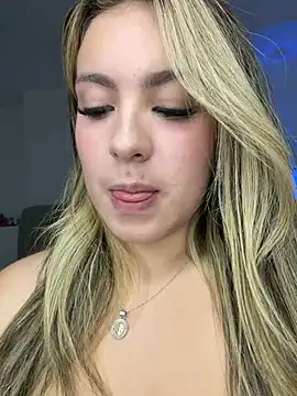 Cloee_Rainbow1 live cam preview