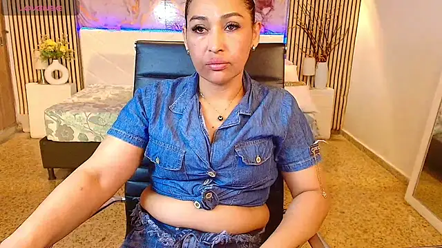 IvyShine7 live cam preview