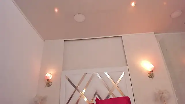 Sky_Collins_ webcam