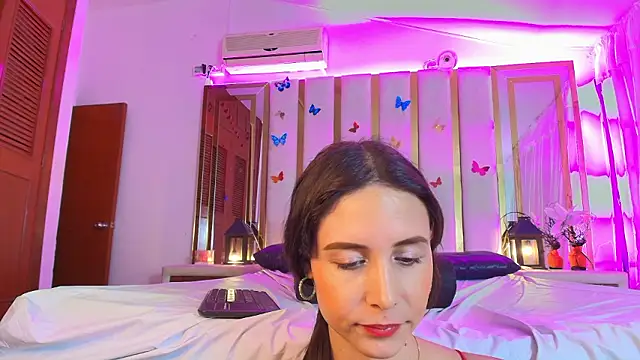 AmeliaRousse live cam on StripChat