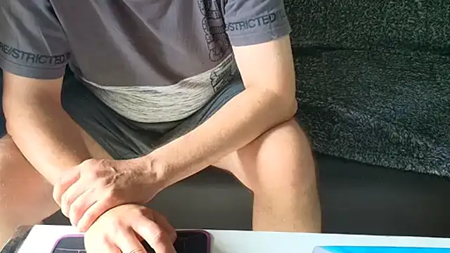 bi_boy_skype webcam