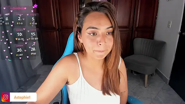 Nicole_Ss live cam on StripChat