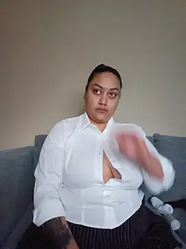 honeeyyy_pot live cam on StripChat