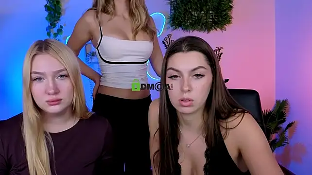 playful_sophie live cam on StripChat