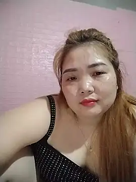 Tindraa1 live cam on StripChat