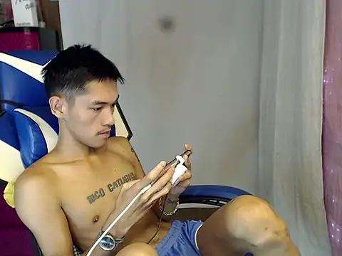 riks_tyler live cam on StripChat