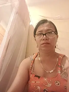Chilly-wet live cam on StripChat