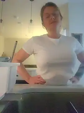 femininefirexo1's live room