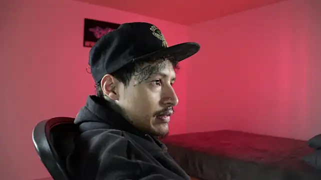 trieone live cam preview