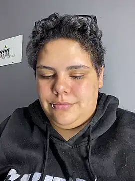 Hailey_Curvy webcam