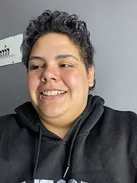 Hailey_Curvy