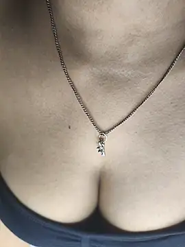 Loliipoppp live cam on StripChat