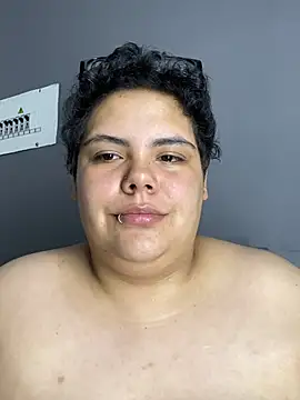 Hailey_Curvy webcam