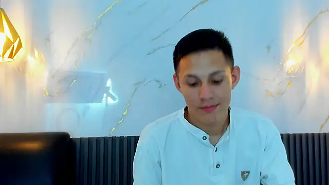 IzanArias live cam on StripChat