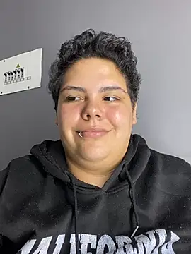 Hailey_Curvy webcam
