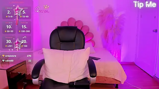 SelenaRogerss webcam