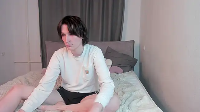 Ash_Foxglove live cam preview