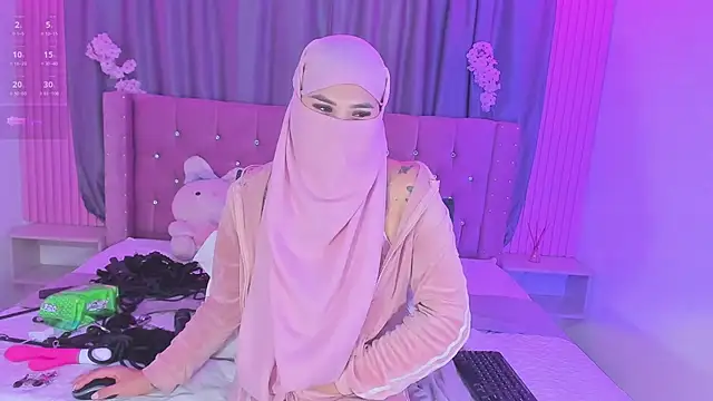 nayla-mouna (F young) - Show nipples and pinch 💛🖤