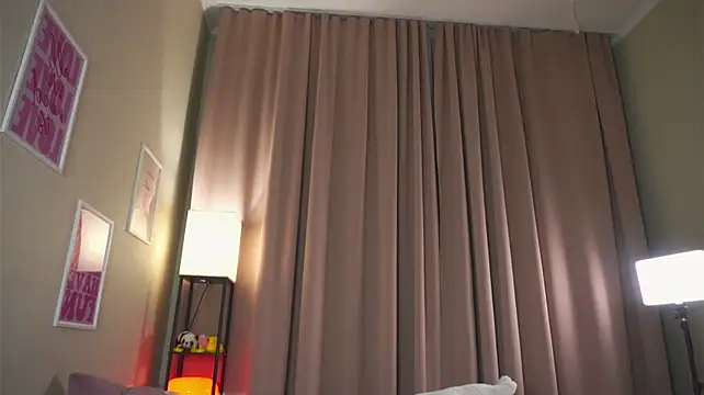 loveseekins's live room