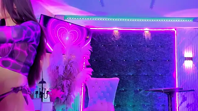 Queens_Wonders_Blonders webcam