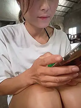 Linda-yiyi live cam on StripChat