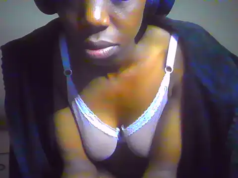 Sexybella4 live cam on StripChat