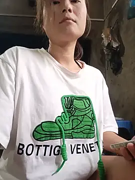 Linda-yiyi live cam preview