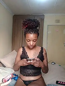 Tall_Bella live cam on StripChat