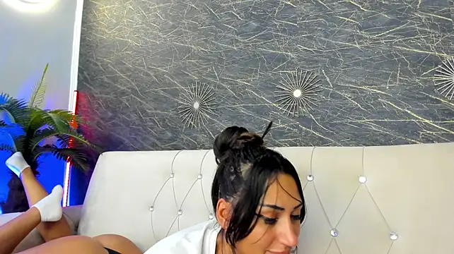 Belle_Emmanuelle live cam on StripChat