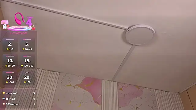 Sarai_Honeey live cam preview