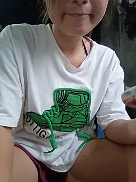Linda-yiyi live cam on StripChat