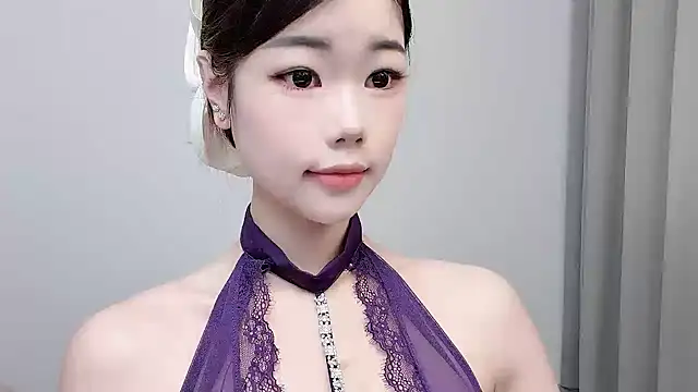 vivi_an live cam on StripChat