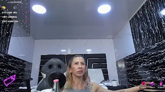 Ladyy_Scarlett webcam