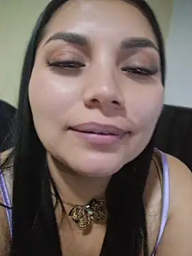 BlueeDiamond live cam on StripChat