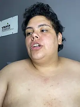 Hailey_Curvy webcam