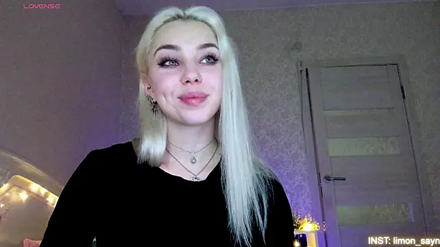 LillyMoure_ webcam