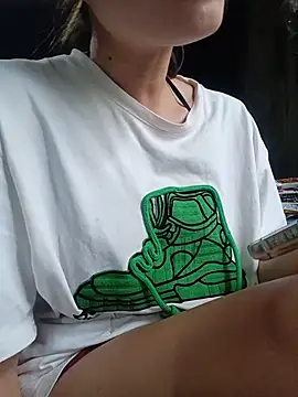 Linda-yiyi webcam