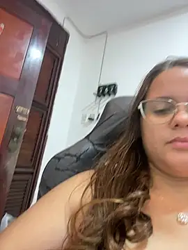Laryssinha_69 live cam on StripChat