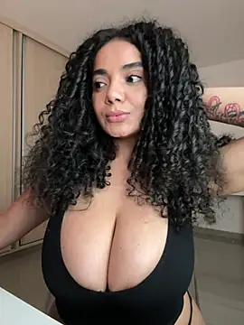 Curlyierr live cam on StripChat